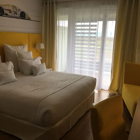 Des Pilotes Hotel 3*