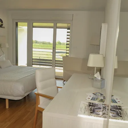 Des Pilotes Hotel Le Vigeant