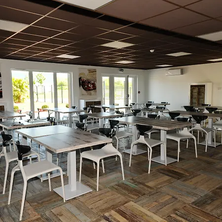 Hotel Résidence Des Pilotes Le Vigeant