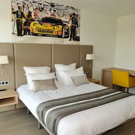 Des Pilotes Hotel 3*