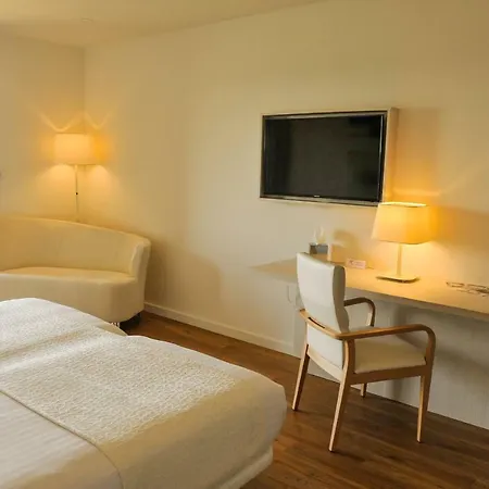 Des Pilotes Hotel Le Vigeant