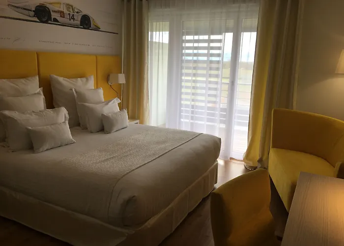 Des Pilotes Hotel 3*