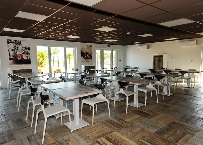 Hotel Des Pilotes Le Vigeant