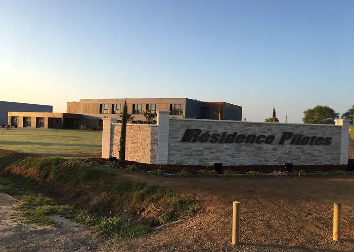 Des Pilotes Hotel Le Vigeant