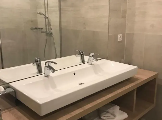 Des Pilotes Hotel 3*