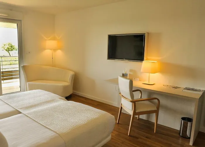 Des Pilotes Hotel Le Vigeant